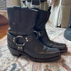 FRYE HARNESS 8R WOMENS